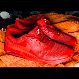 SOLID RED NIKE AIR MAX THEA SNEAKERS